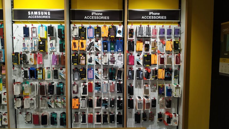 Pop Phones – Hollywood Plaza