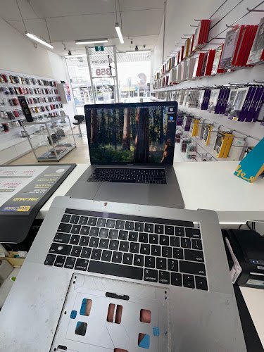 iTech Care – Phone and Laptop Repair Service in Bentleigh